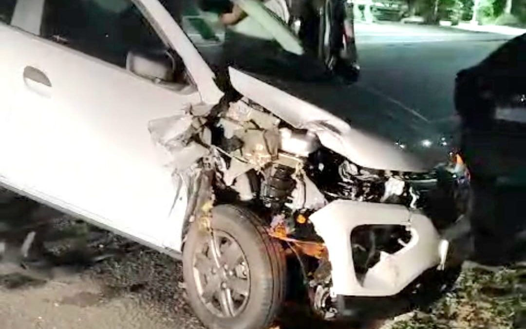 Condutor perde controle da direção e colide contra carro em Parnaíba