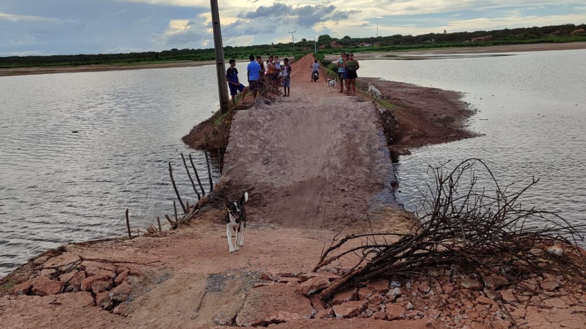 Moradores da zona rural de Luís Correia pedem prazo para obra após queda de ponte