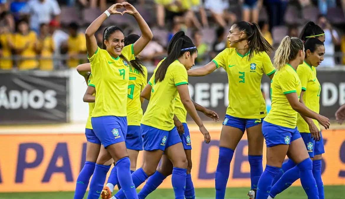 Seleção Brasileira de futebol feminino estreia com vitória