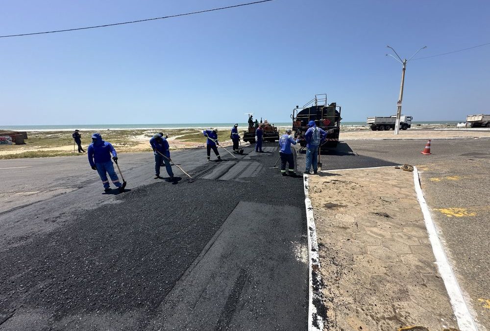 Governo recupera pavimentação asfáltica na orla da praia de Atalaia, em Luís Correia