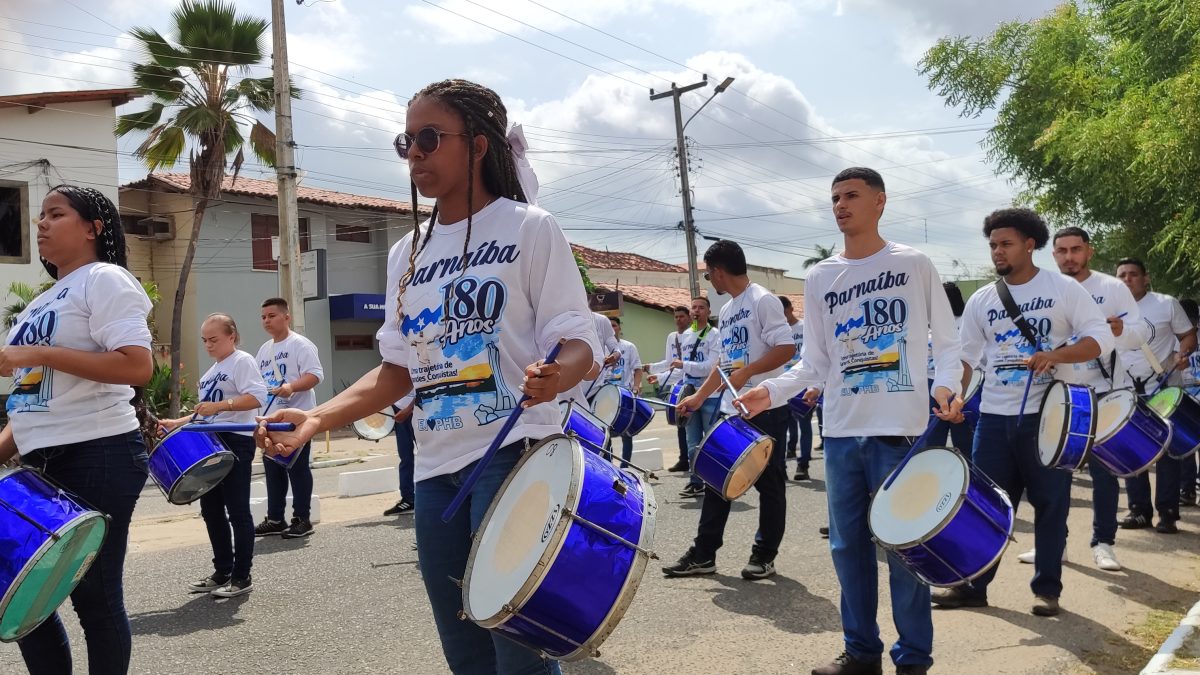 Desfile cívico celebra o Dia da Parnaíba: escolas públicas homenageiam a elevação de vila a cidade