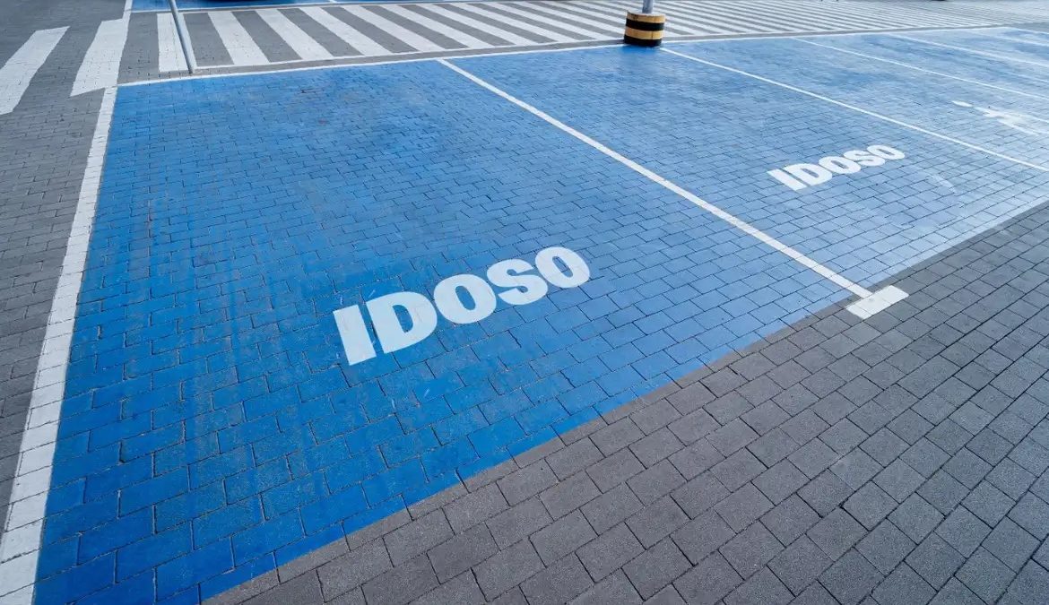 Credencial de estacionamento para idoso e PCD passa a ser digital