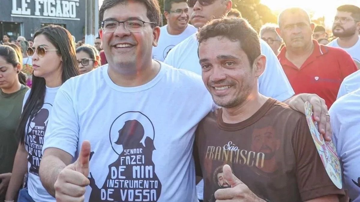 Rafael Fonteles participa da procissão de São Francisco de Assis em Parnaíba