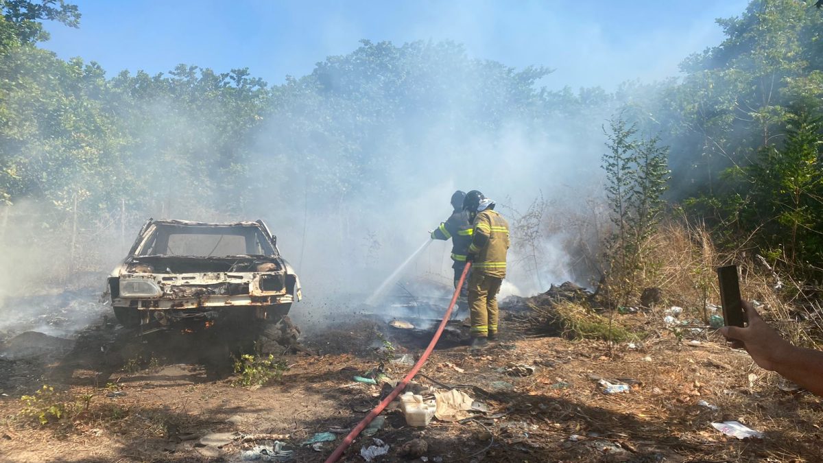 Incêndio em veículo mobiliza bombeiros no bairro São Vicente de Paula; veja o que aconteceu