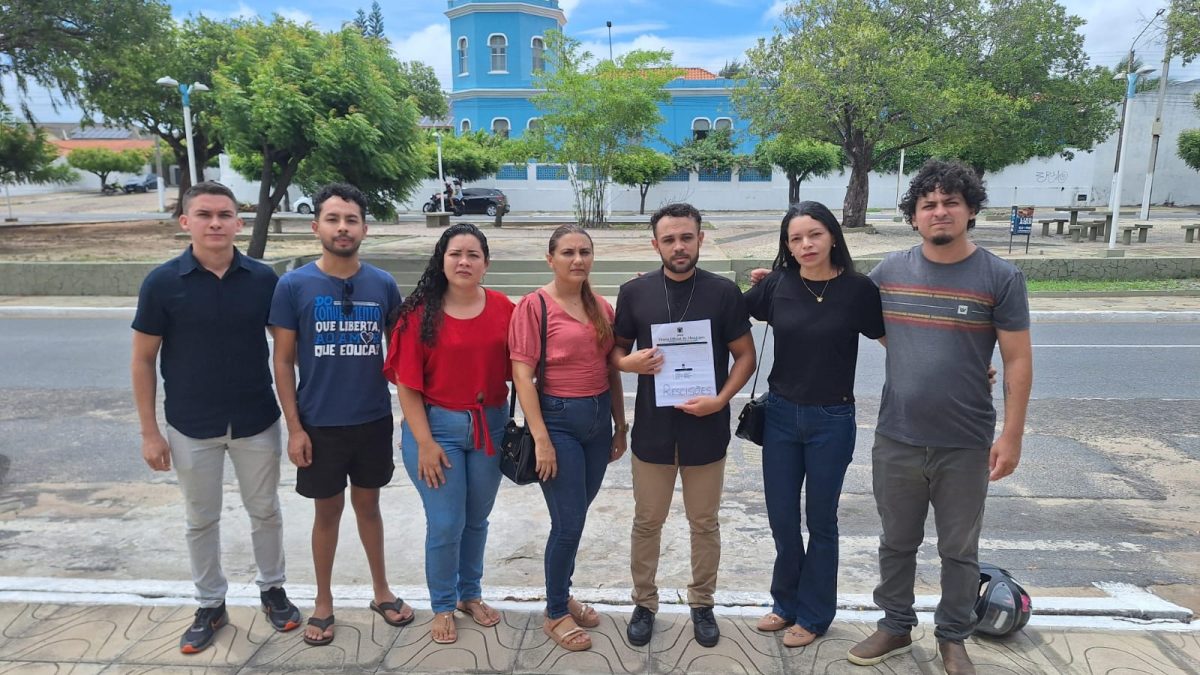 Concursados da Educação cobram convocação e levam denúncia ao Ministério Público, em Parnaíba