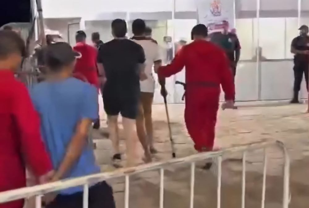 Policiais se fantasiam e prendem criminosos em bloco no litoral do Piauí