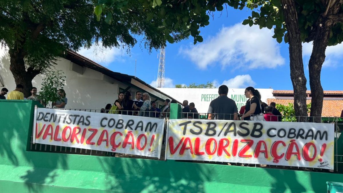 Servidores da saúde de Parnaíba realizam paralisação de alerta e cobram respostas da gestão municipal