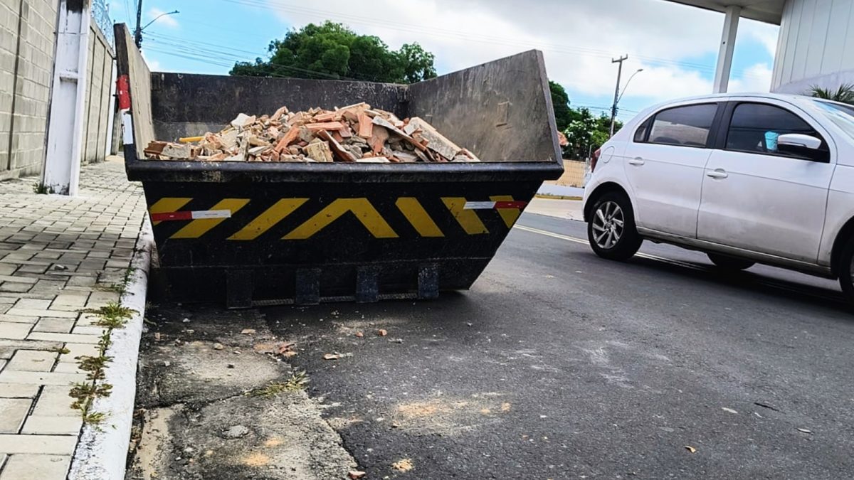 Irregularidades no uso de caçambas de entulho colocam motoristas e pedestres em risco em Parnaíba