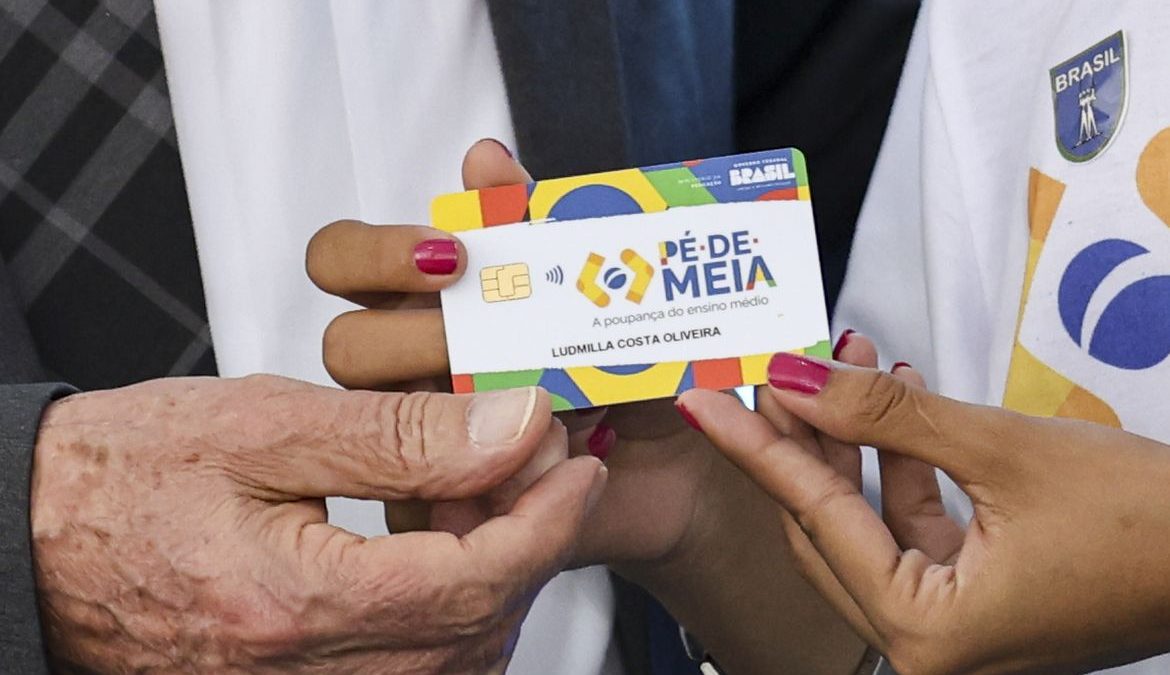 Nascidos em novembro e dezembro recebem hoje parcela do Pé-de-Meia