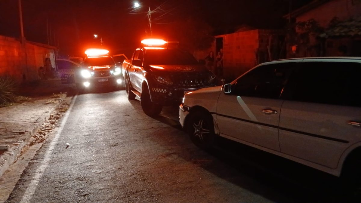 Homem embriagado colide com viatura e é detido após ameaça contra ex-companheira em Parnaíba