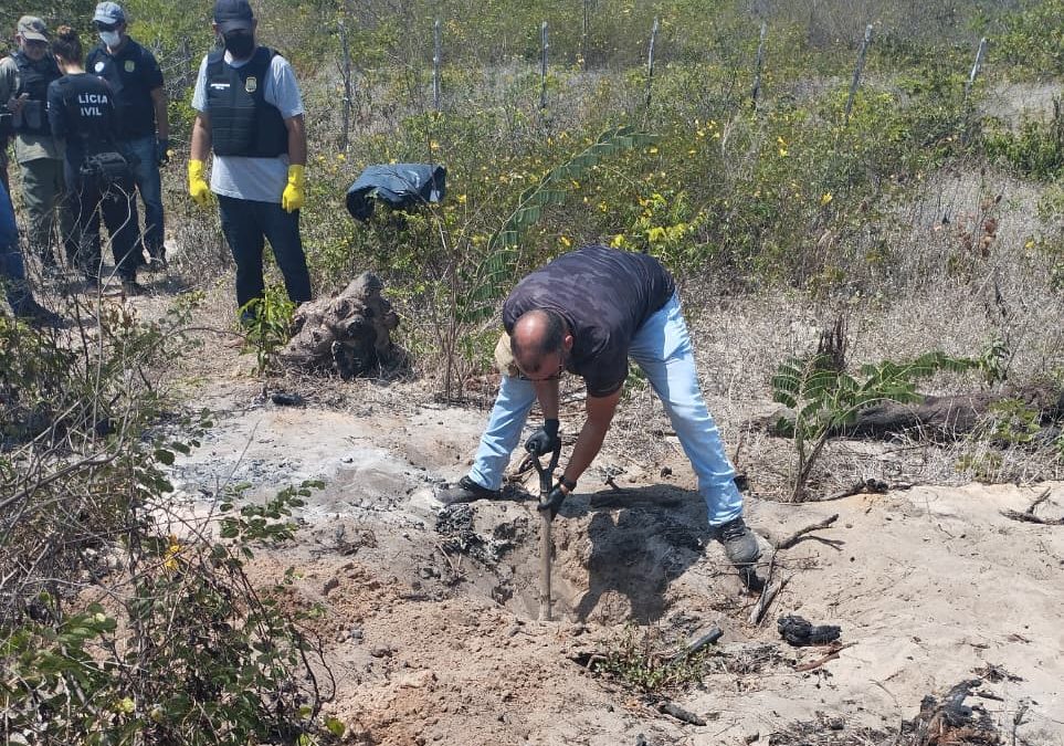 Restos mortais de homem apelidado de ‘Pé Descalço’ são encontrados enterrados de cabeça para baixo em Parnaíba