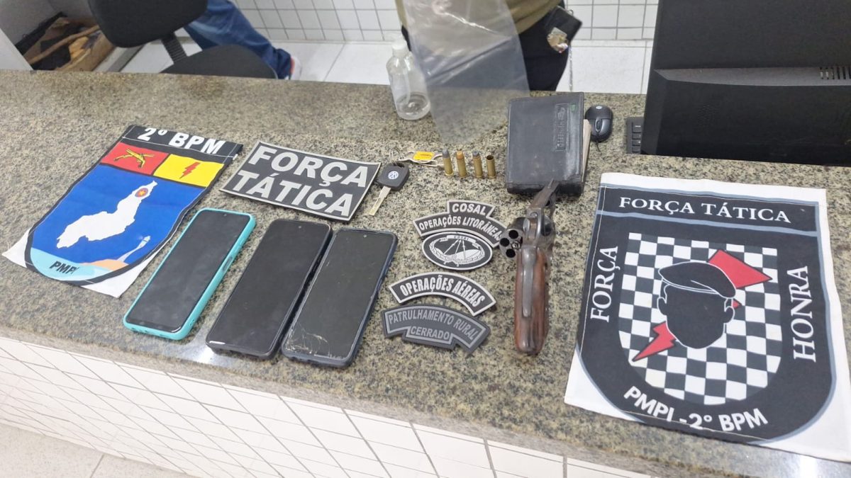 Carro interceptado em Parnaíba trazia revólver com munições