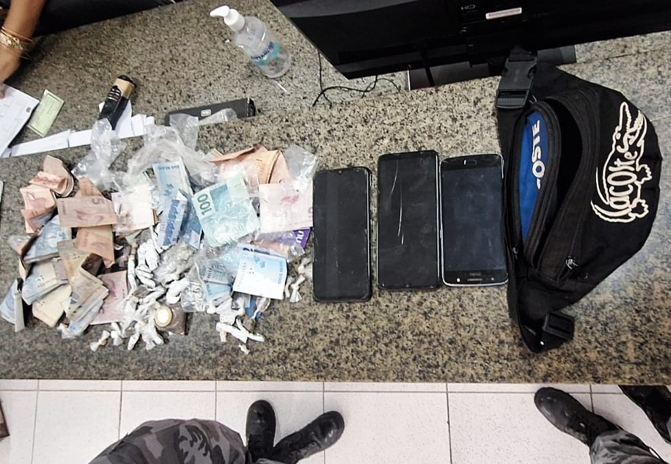 Venda de drogas é desarticulada e animais silvestres em cativeiro são apreendidos em operação policial