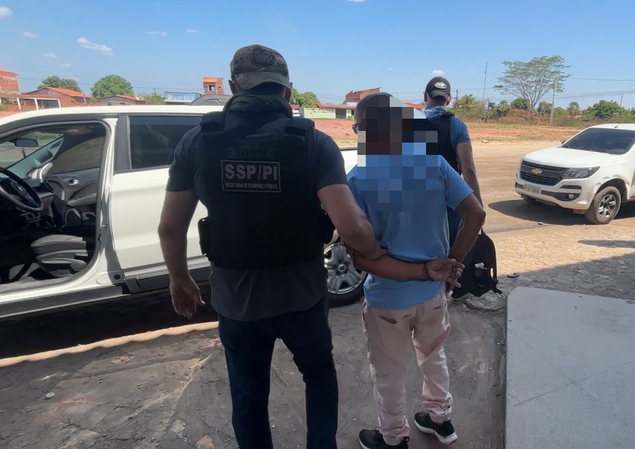 Pai e filho são presos com drogas no terminal rodoviário de Altos com destino ao tráfico em Parnaíba