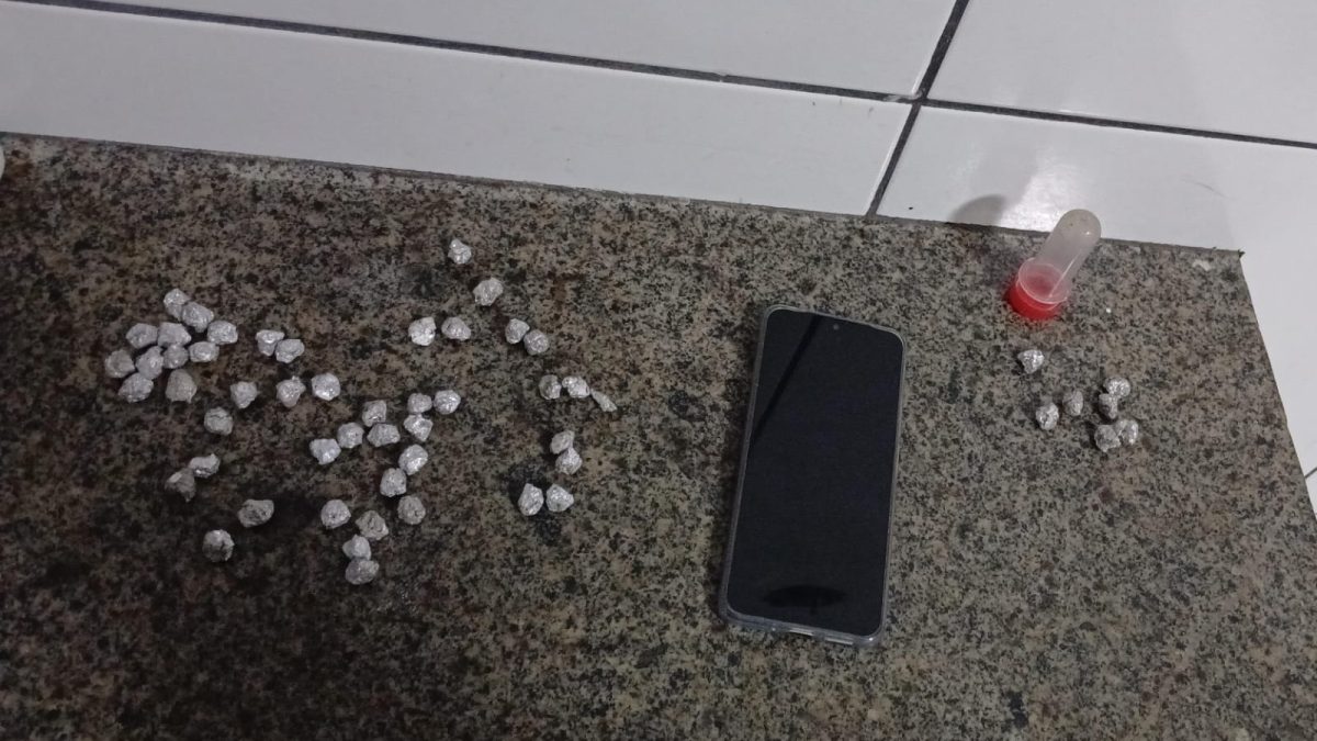Casa sem moradores escondia esquema de tráfico de entorpecentes