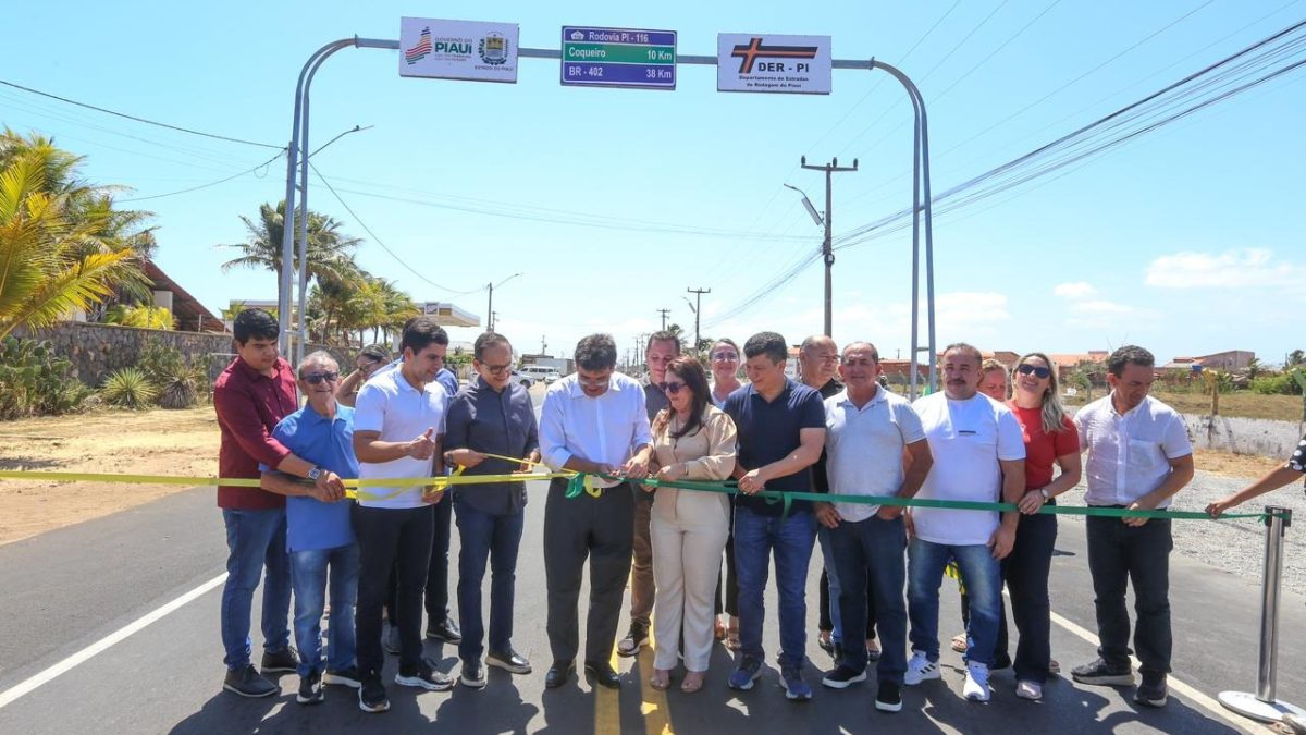Rafael Fonteles entrega o alargamento da PI-116 em Luís Correia, com novo asfalto e sinalização até a Praia do Coqueiro