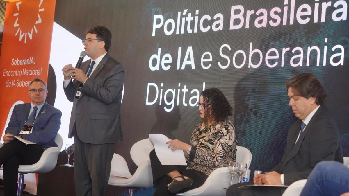 Fonteles cobra soberania digital e alerta para risco de depender de empresas estrangeiras em tecnologias de IA