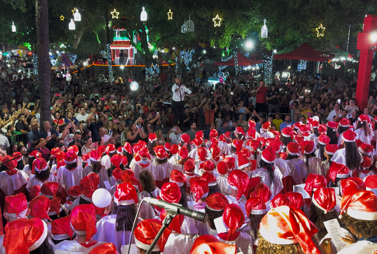 Coral com mil crianças reúne famílias na Praça da Graça em Parnaíba