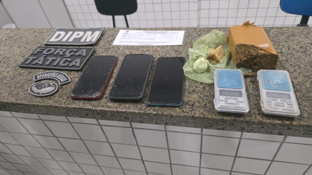 Polícia apreende drogas e celulares em ponto de venda de droga no bairro Fazendinha