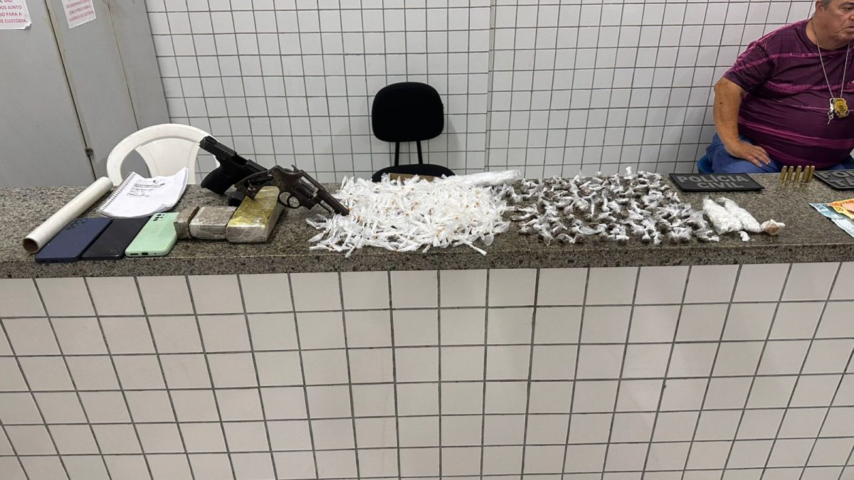 Operação policial desarticula ponto de tráfico em área de mata e prende cinco pessoas em Parnaíba