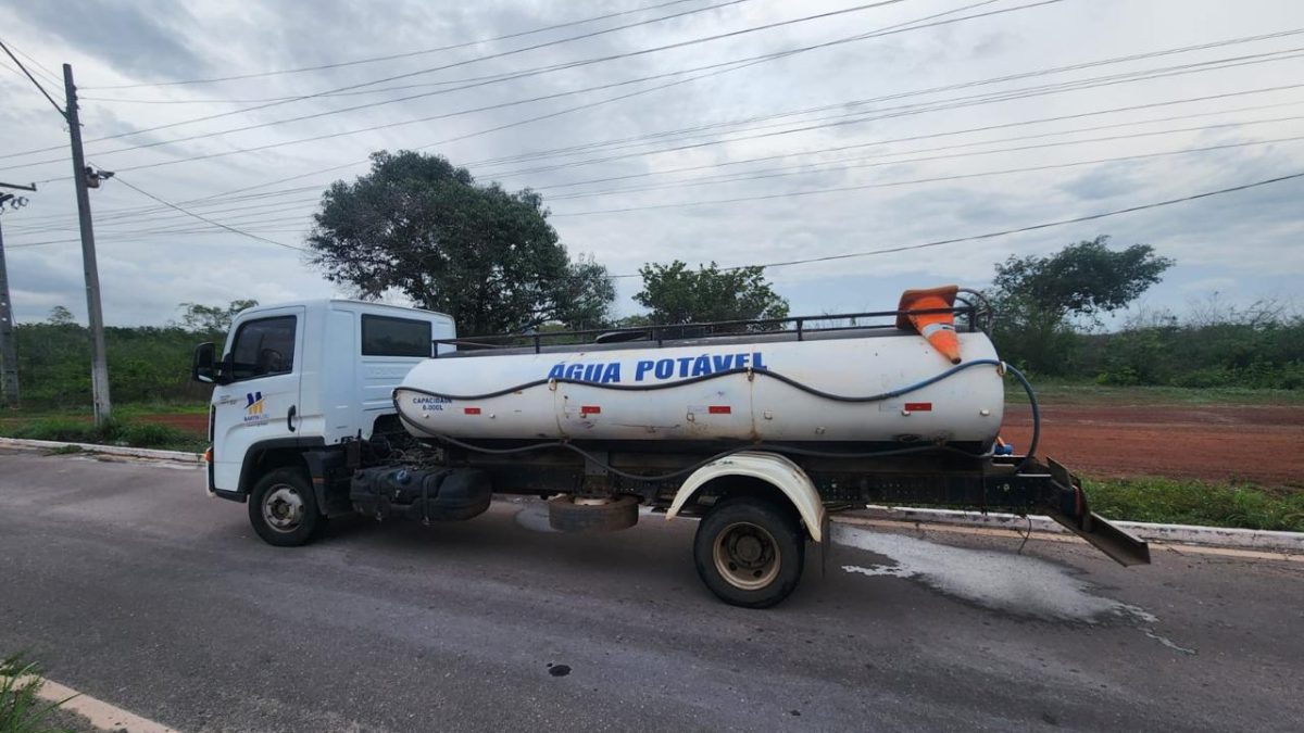 Durante fiscalização na BR-343 em Parnaíba, PRF identifica documento falso e constata caminhão com licenciamento vencido