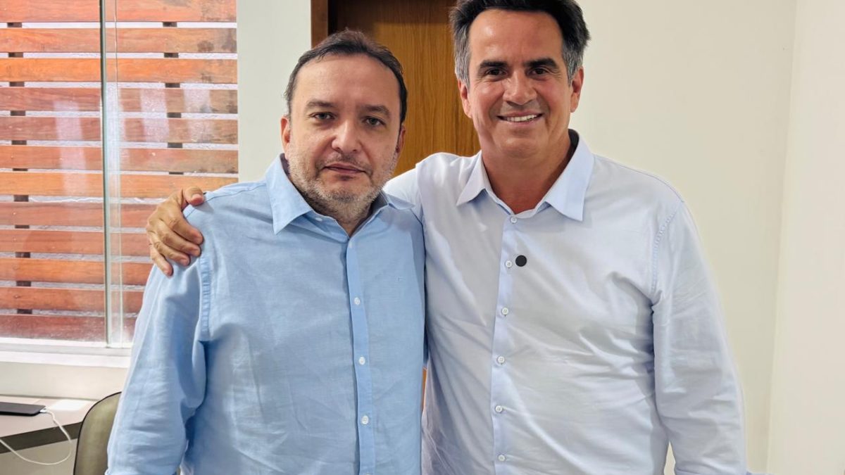 Ciro Nogueira visita presidente da TV Costa Norte ao lado de Margarete Coelho, Francisco Emanuel, Júlio Arcoverde e Átila Filho