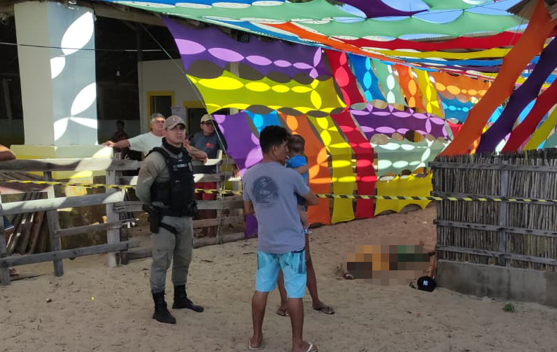 Homem morre após discussão em bar na Praia da Barrinha, em Cajueiro da Praia