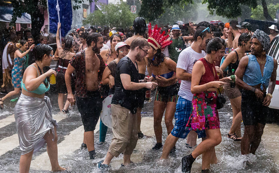 Carnaval no litoral do Piauí deve ter chuva, e Defesa Civil orienta uso de aplicativo de navegação para evitar alagamentos
