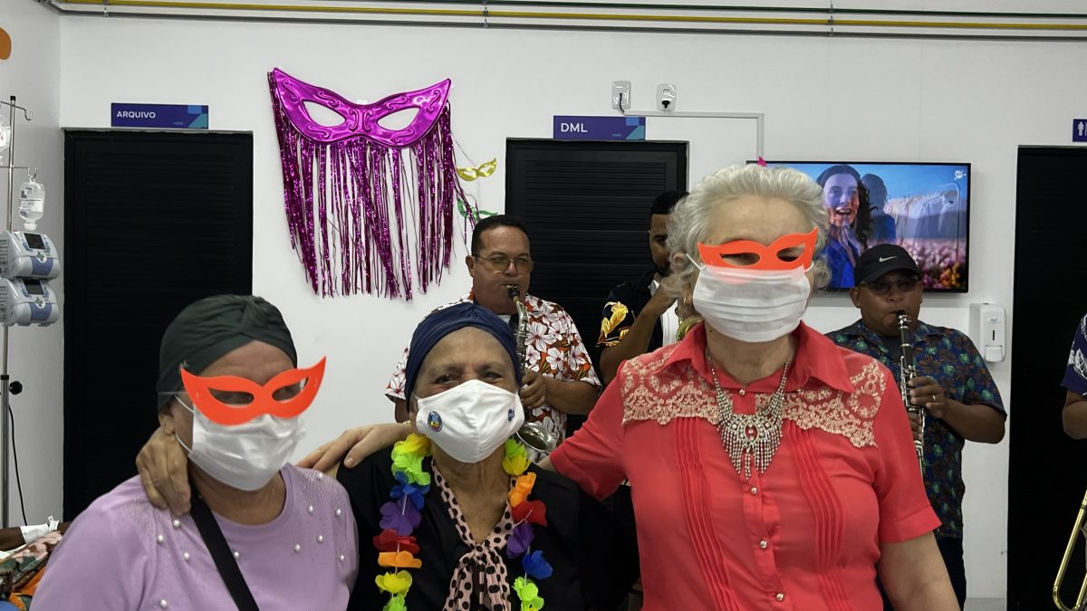 Carnaval no HMB levou música e acolhimento a pacientes da Quimioterapia e Radioterapia em Parnaíba