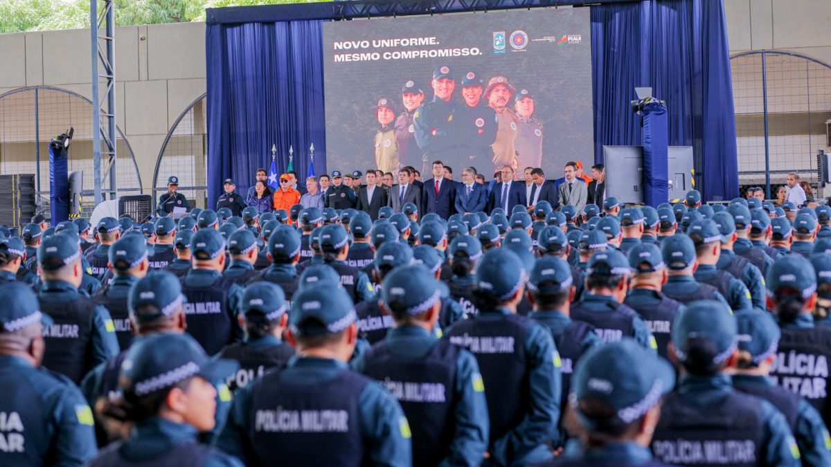 Polícia Militar do Piauí recebe novo fardamento, armamentos e veículos