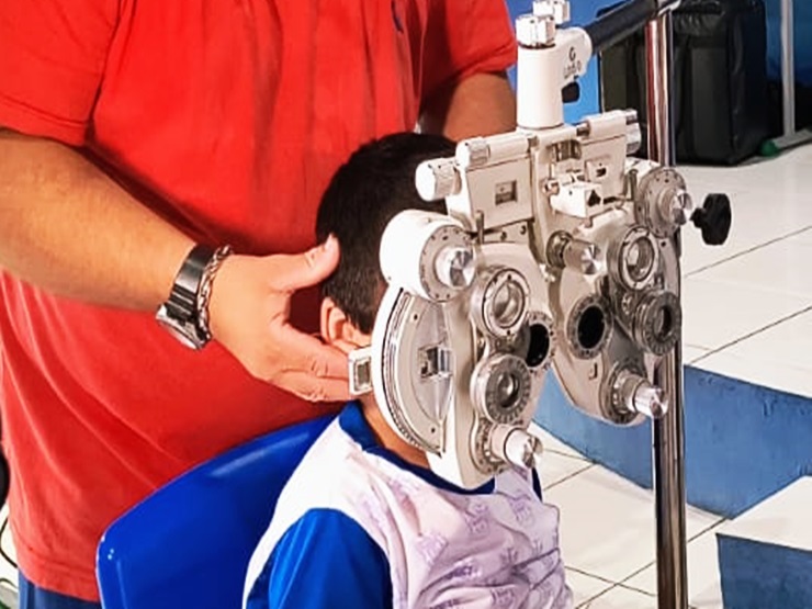 “Ver Bem, é Estudar Melhor” leva consultas e óculos gratuitos a estudantes de Parnaíba