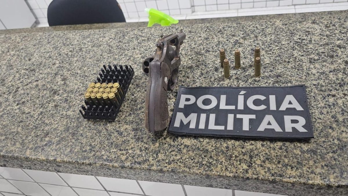 Foragido é recapturado em Parnaíba com arma e munições apreendidas no bairro Frei Higino