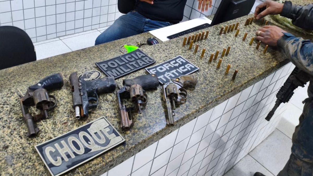 Quatro suspeitos são presos com armas após invasão de residência em Luís Correia