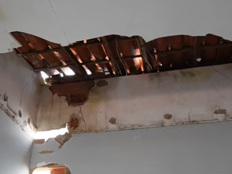 Raio atinge residência e assusta moradores no bairro Santa Luzia, em Parnaíba