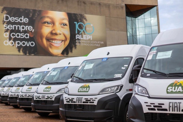 Ministério entrega 53 vans adaptadas para reforçar assistência social em municípios do Piauí
