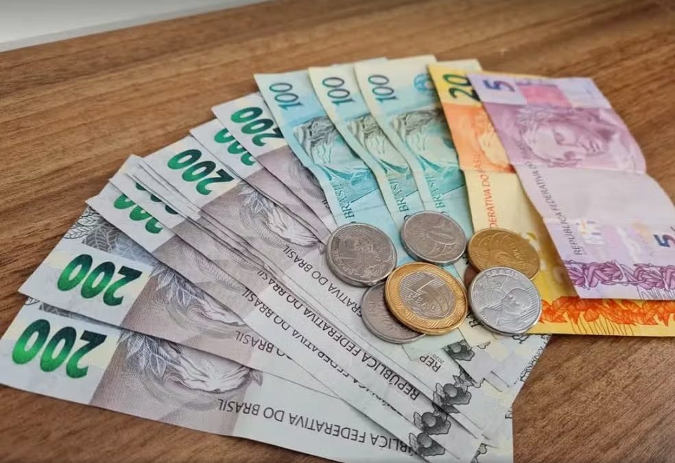 Salário mínimo será reajustado para R$ 1.717, prevê Governo Federal