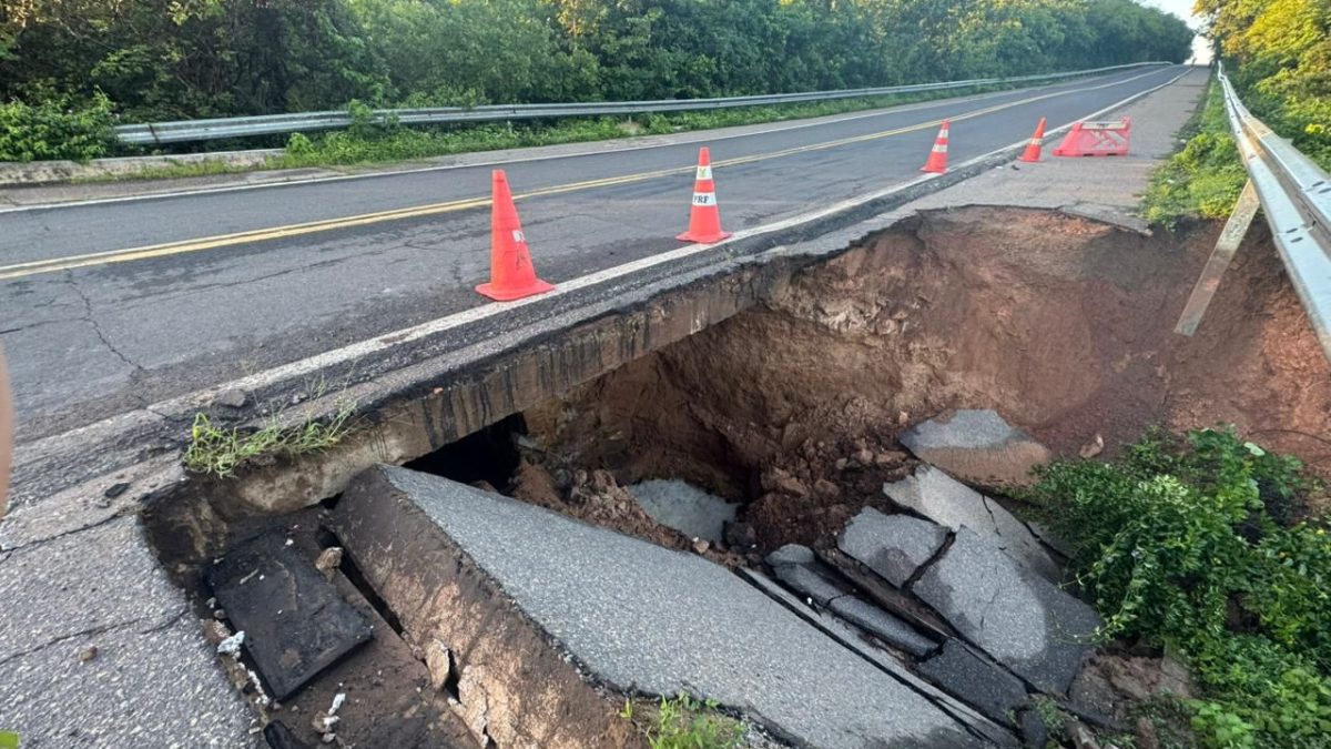Cratera interdita totalmente a BR 343 entre Buriti dos Lopes e Parnaíba
