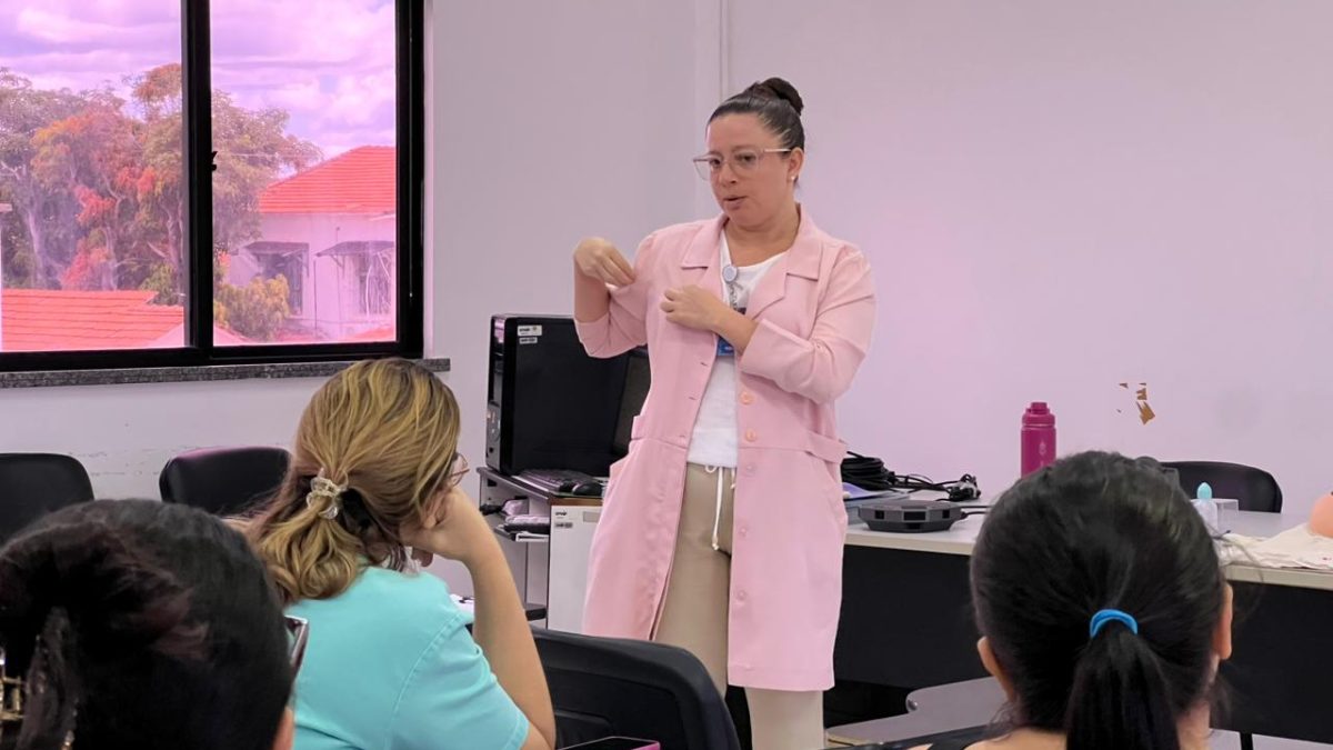 Treinamento capacita profissionais para oferecer suporte ao aleitamento materno no Hospital Marques Basto