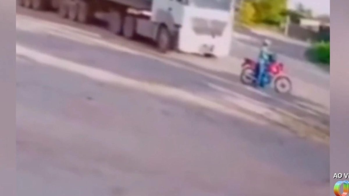 Caminhão desgovernado atropela e arrasta motociclista em Luís Correia