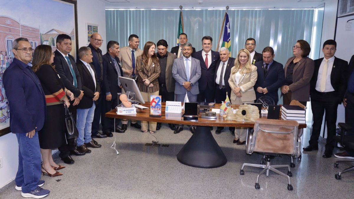 Presença de prefeitos no gabinete do senador Ciro Nogueira reforça cenário de apoio à reeleição