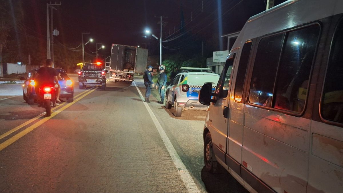 Polícia apreende carga milionária de cigarros contrabandeados em Luís Correia