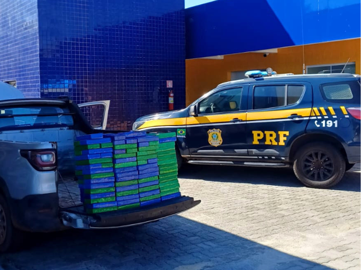 Picape é apreendida com cerca de 130 kg de cocaína na BR-402 em Parnaíba