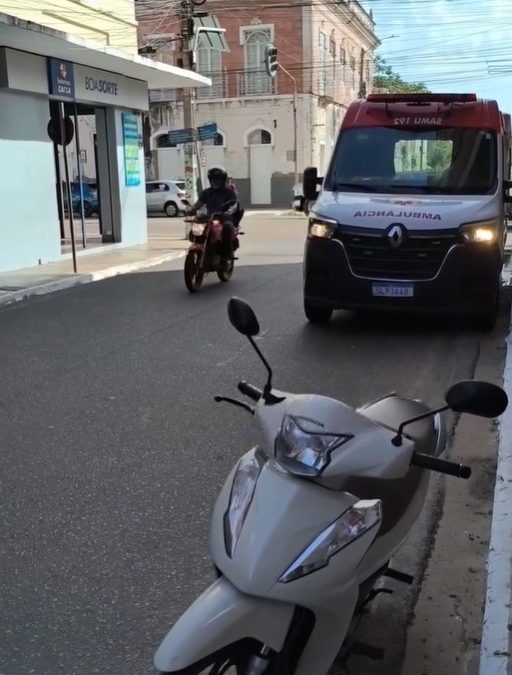 Motociclista atinge pedestre após colisão no Centro de Parnaíba