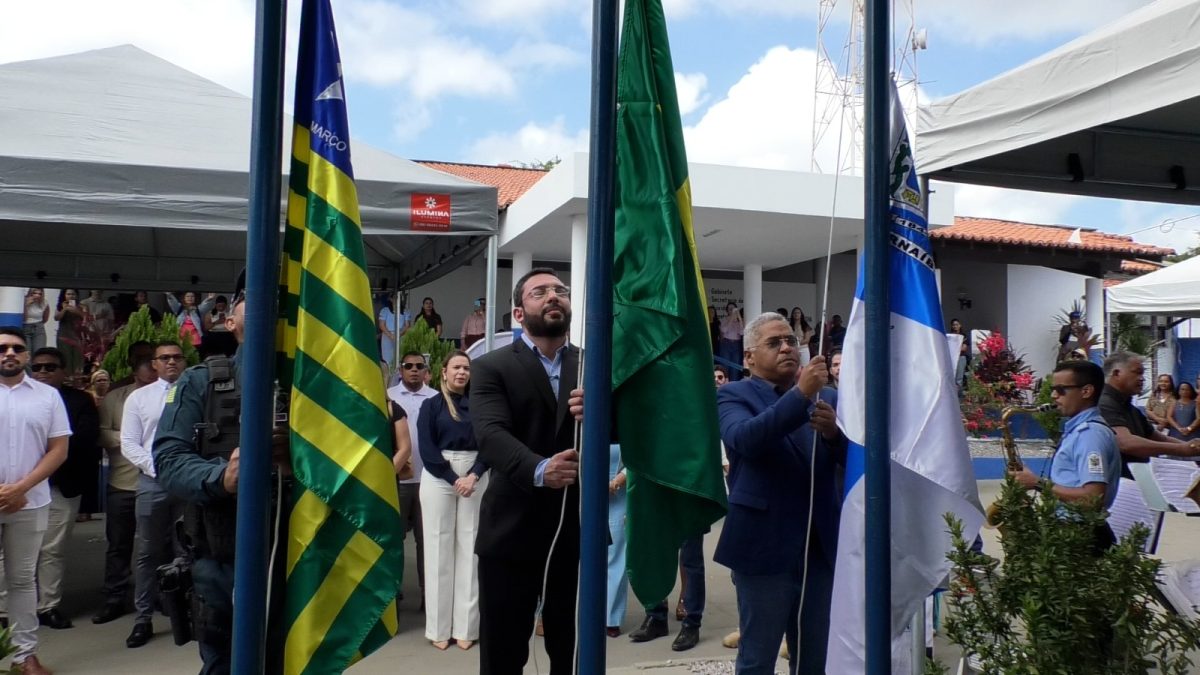 Semana de aniversário de Parnaíba começa com hasteamento das bandeiras