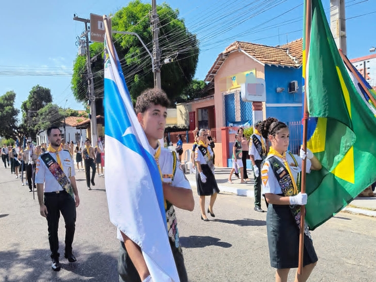 Parnaíba completa 182 anos com desfile que une história, tecnologia e educação