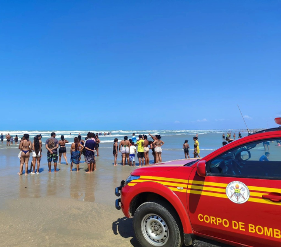 Buscas por jovem que desapareceu no mar de Atalaia entram no segundo dia