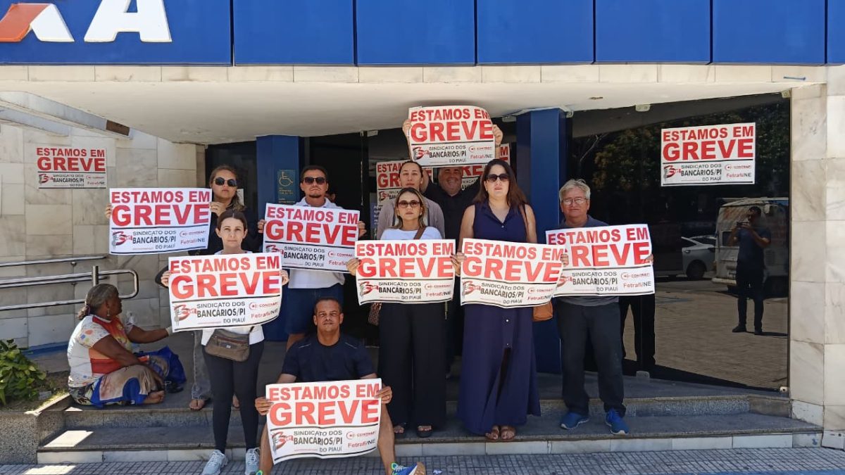 Em Parnaíba, empregados da Caixa realizam manifestação durante movimento de greve