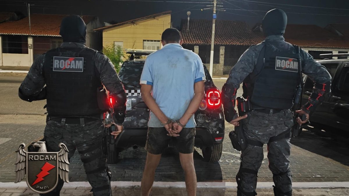 Pistola da Polícia do Maranhão, munições e entorpecentes são apreendidos no bairro Barro Preto, em Luís Correia