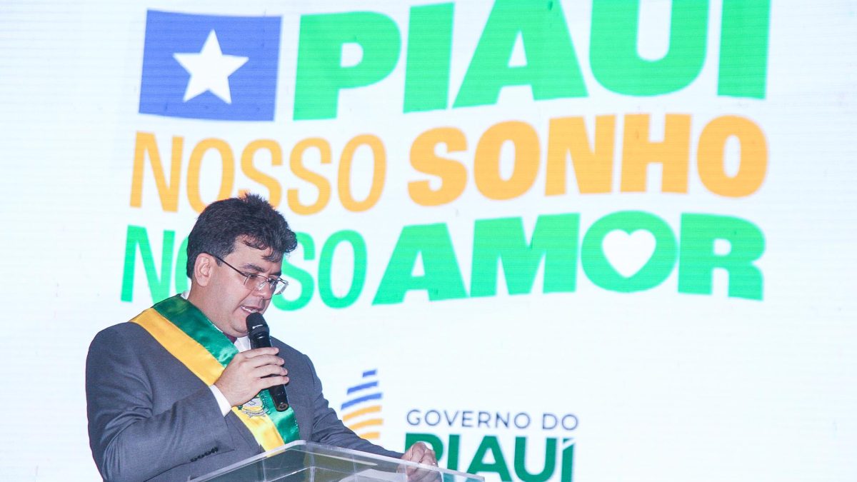 Rafael Fonteles entrega Medalha do Mérito Renascença a 27 personalidades em Parnaíba